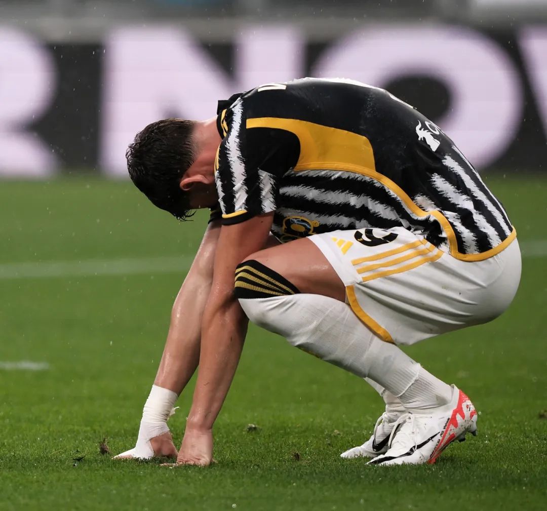 含泪赴欧！樊振东自曝逃离真相，3座大山逼走国乒一哥？